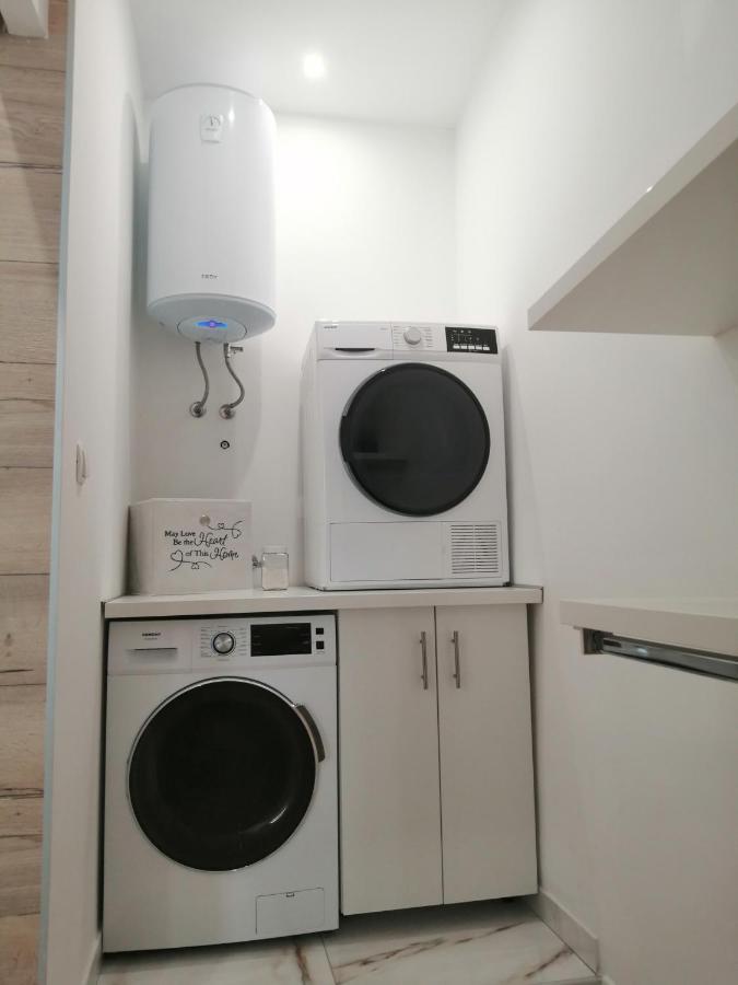 V Apartment *